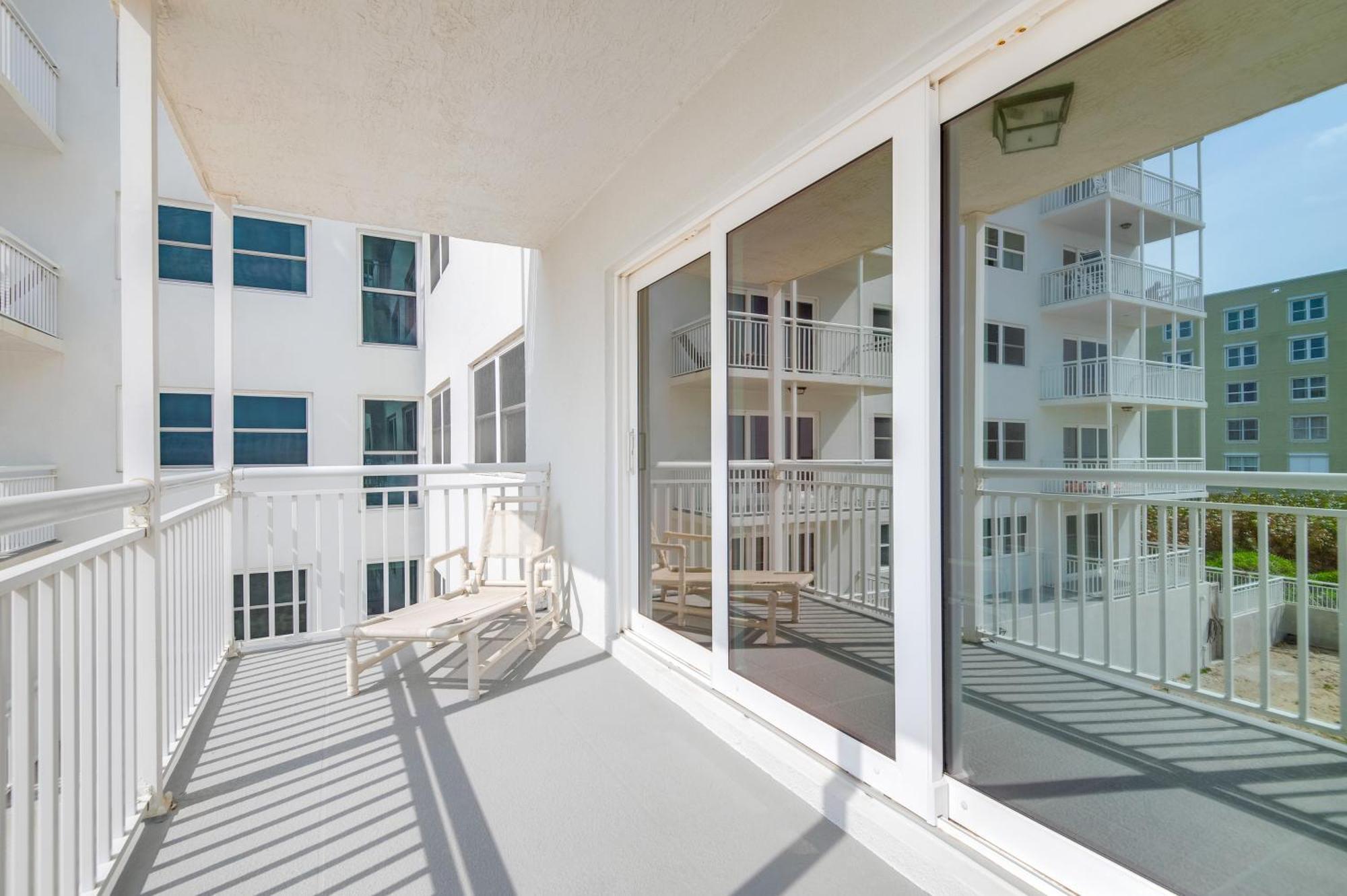 Walk To Shore Satellite Beach Condo With Ocean View Eksteriør billede